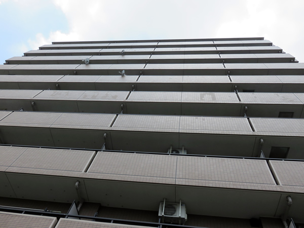 クリオ反町公園1番館の外観