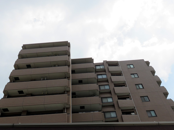 クリオ反町公園1番館の外観