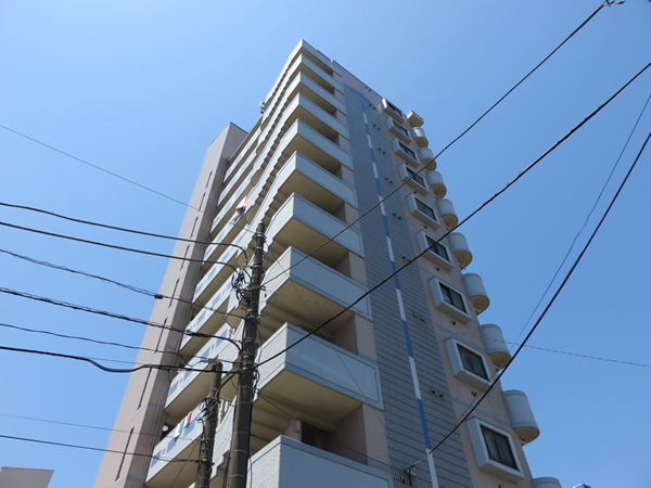 スカイコート神奈川新町の外観