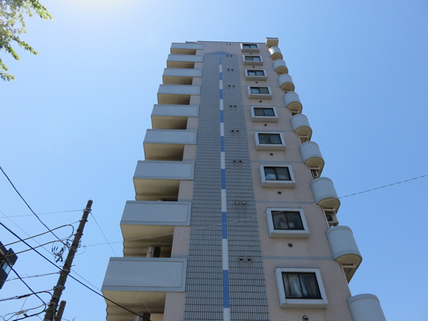 スカイコート神奈川新町の外観