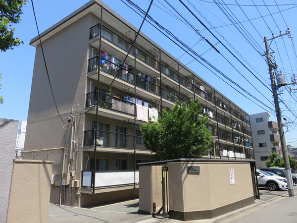 浦島町マンションの外観