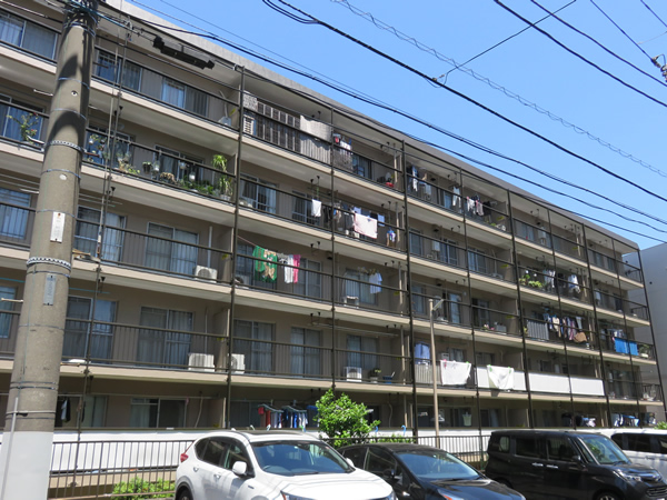 浦島町マンションの外観