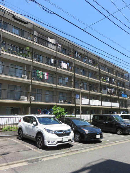 浦島町マンションの外観