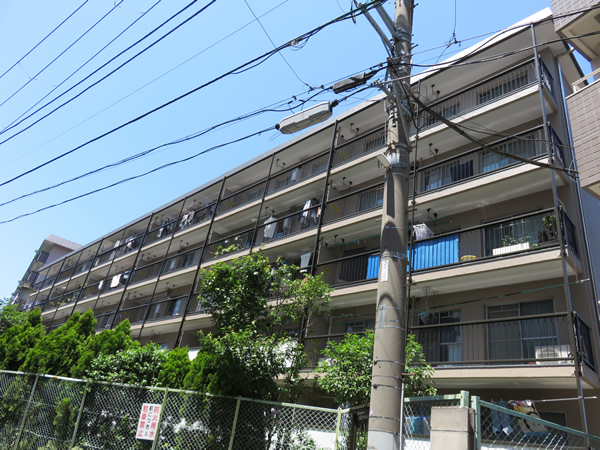 浦島町マンションの外観