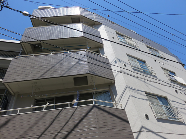 ハイラーク子安の外観