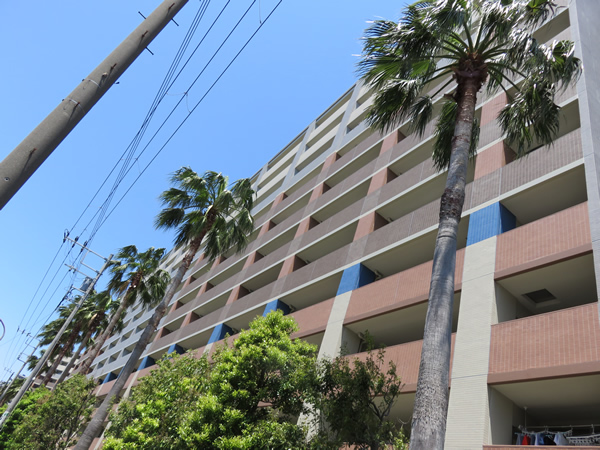 ライオンズマンションセントワーフ横濱パームコートの外観