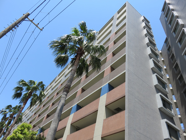 ライオンズマンションセントワーフ横濱パームコートの外観