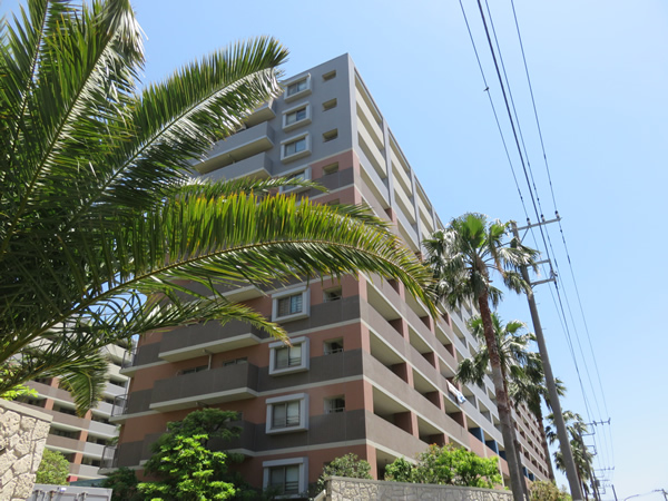 ライオンズマンションセントワーフ横濱パームコートの外観