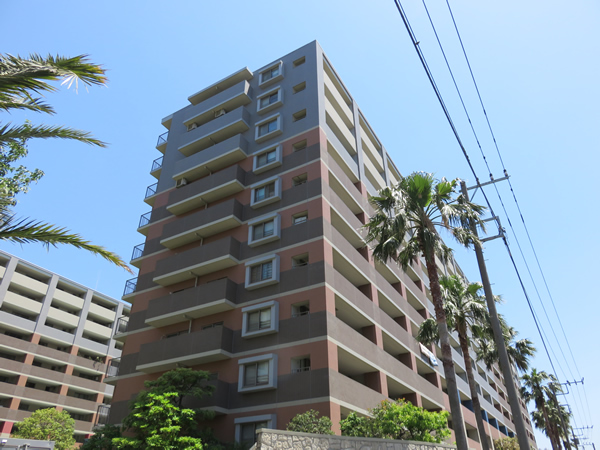 ライオンズマンションセントワーフ横濱パームコートの外観