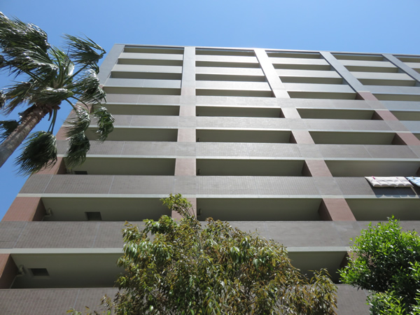 ライオンズマンションセントワーフ横濱パームコートの外観