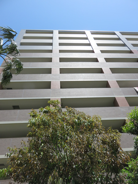 ライオンズマンションセントワーフ横濱パームコートの外観