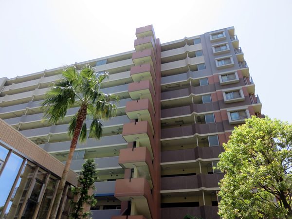 ライオンズマンションセントワーフ横濱パームコートの外観