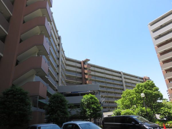 ライオンズマンションセントワーフ横濱パームコートの外観