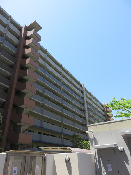 ライオンズマンションセントワーフ横濱パームコートの外観