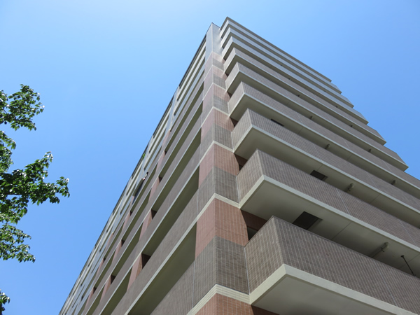 ライオンズマンションセントワーフ横濱ブライトコートの外観