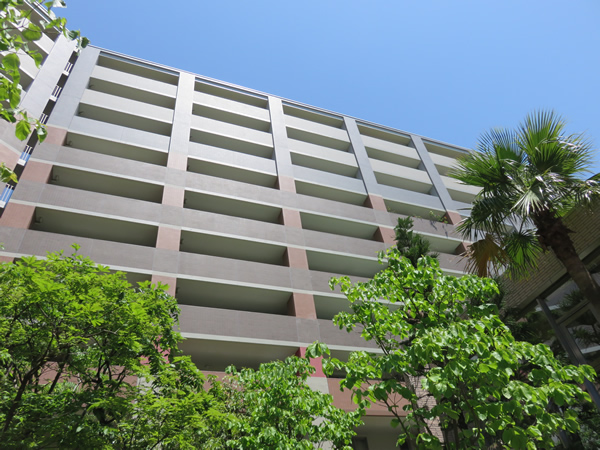 ライオンズマンションセントワーフ横濱ブライトコートの外観