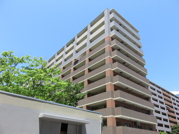 ライオンズマンションセントワーフ横濱ブライトコートの外観