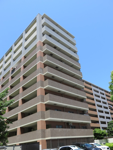 ライオンズマンションセントワーフ横濱ブライトコートの外観