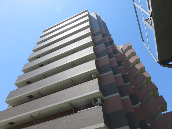 ライオンズマンションセントワーフ横濱ブライトコートの外観