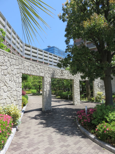 ライオンズマンションセントワーフ横濱ブライトコートの外観