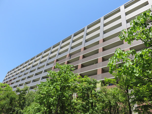 ライオンズマンションセントワーフ横濱キャナルコートの外観