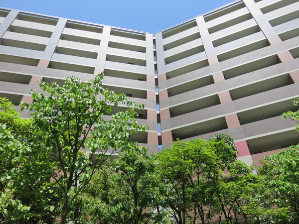 ライオンズマンションセントワーフ横濱キャナルコートの外観