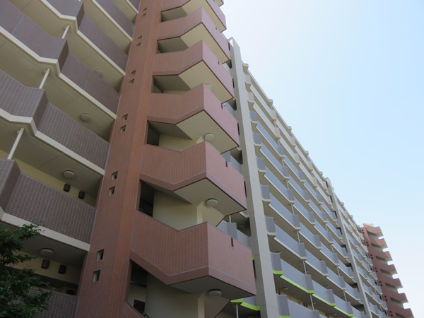 ライオンズマンションセントワーフ横濱キャナルコートの外観