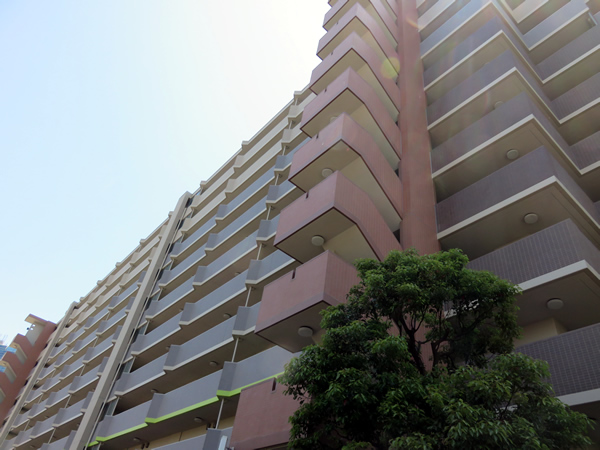 ライオンズマンションセントワーフ横濱キャナルコートの外観