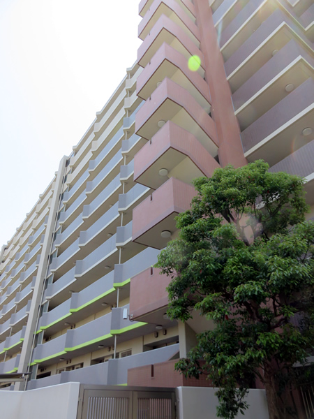 ライオンズマンションセントワーフ横濱キャナルコートの外観