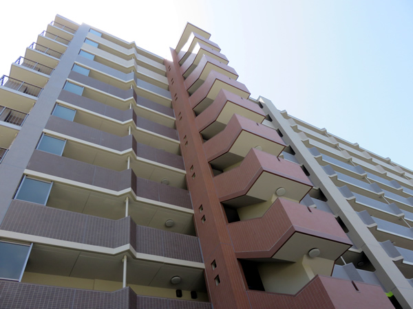 ライオンズマンションセントワーフ横濱キャナルコートの外観