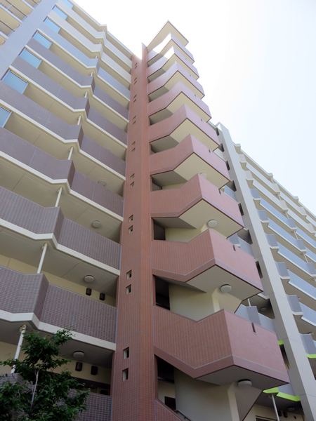 ライオンズマンションセントワーフ横濱キャナルコートの外観