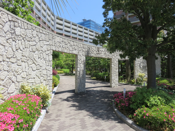 ライオンズマンションセントワーフ横濱キャナルコートの外観