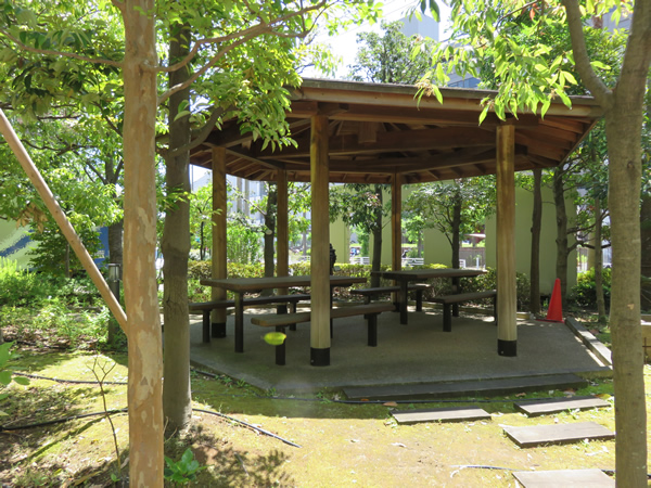 ライオンズマンションセントワーフ横濱キャナルコートの外観