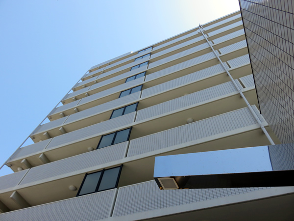 クリオ神奈川新町2番館の外観