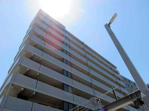 クリオ神奈川新町2番館の外観