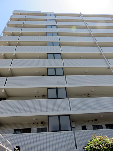 クリオ神奈川新町2番館の外観