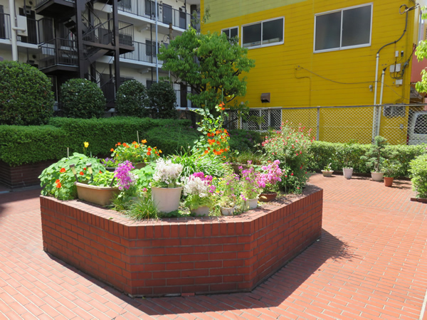 東神奈川グリーンマンションの外観