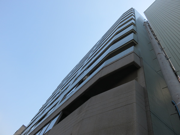 サンハロー東神奈川駅前の外観