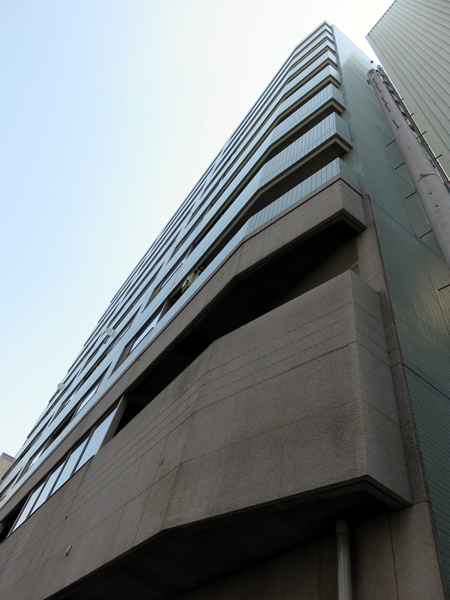 サンハロー東神奈川駅前の外観