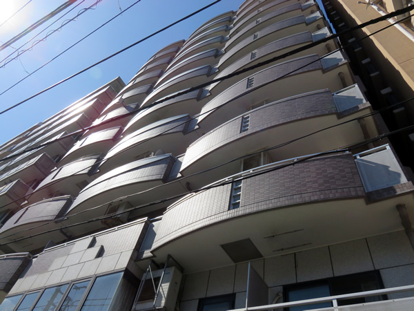 ライオンズマンション阪東橋駅前の外観