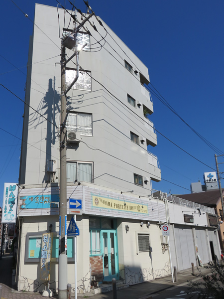 東神奈川共同ビルB棟の外観