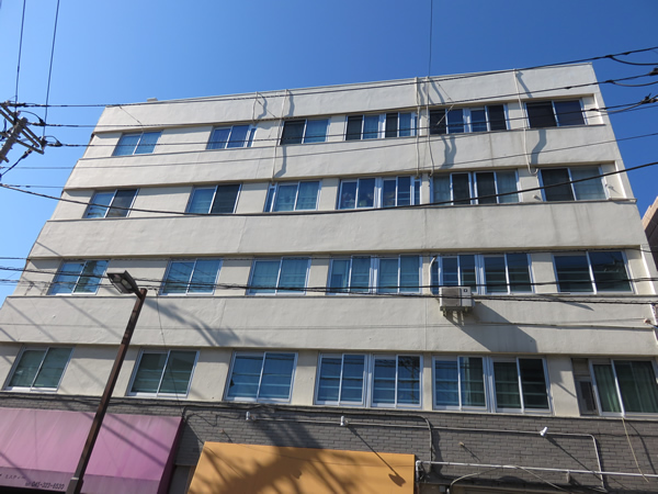 東神奈川共同ビルA棟の外観