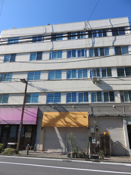 東神奈川共同ビルA棟の外観