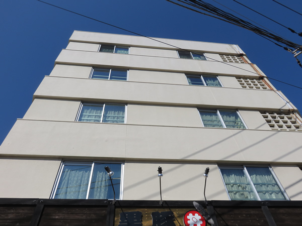 東神奈川共同ビルA棟の外観