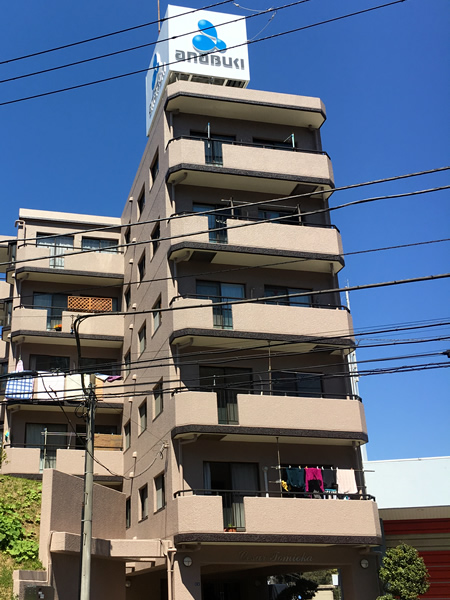 セザール富岡の外観