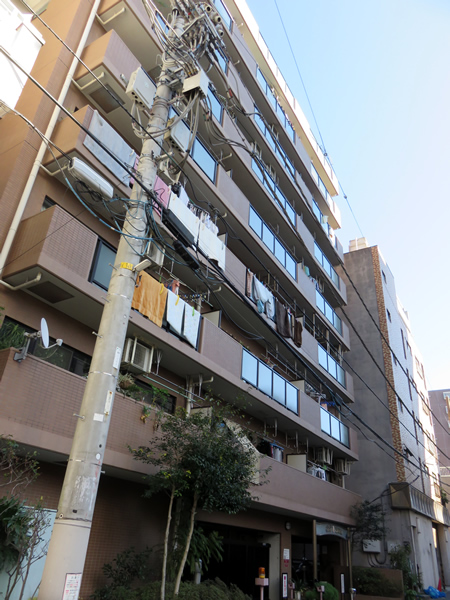 グエル関内の外観