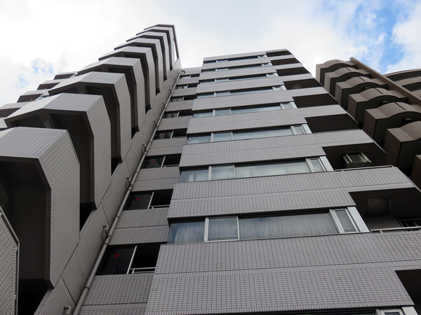 コスモ東神奈川駅前の外観