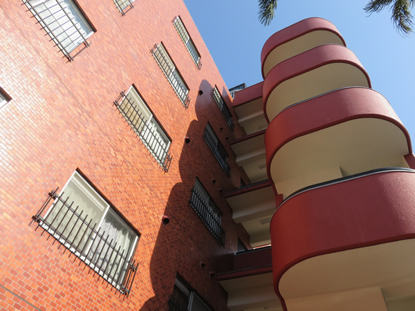 東神奈川フラワーマンションの外観