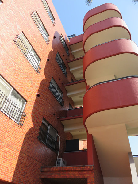 東神奈川フラワーマンションの外観