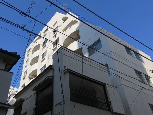 日興パレス伊勢佐木町北の外観